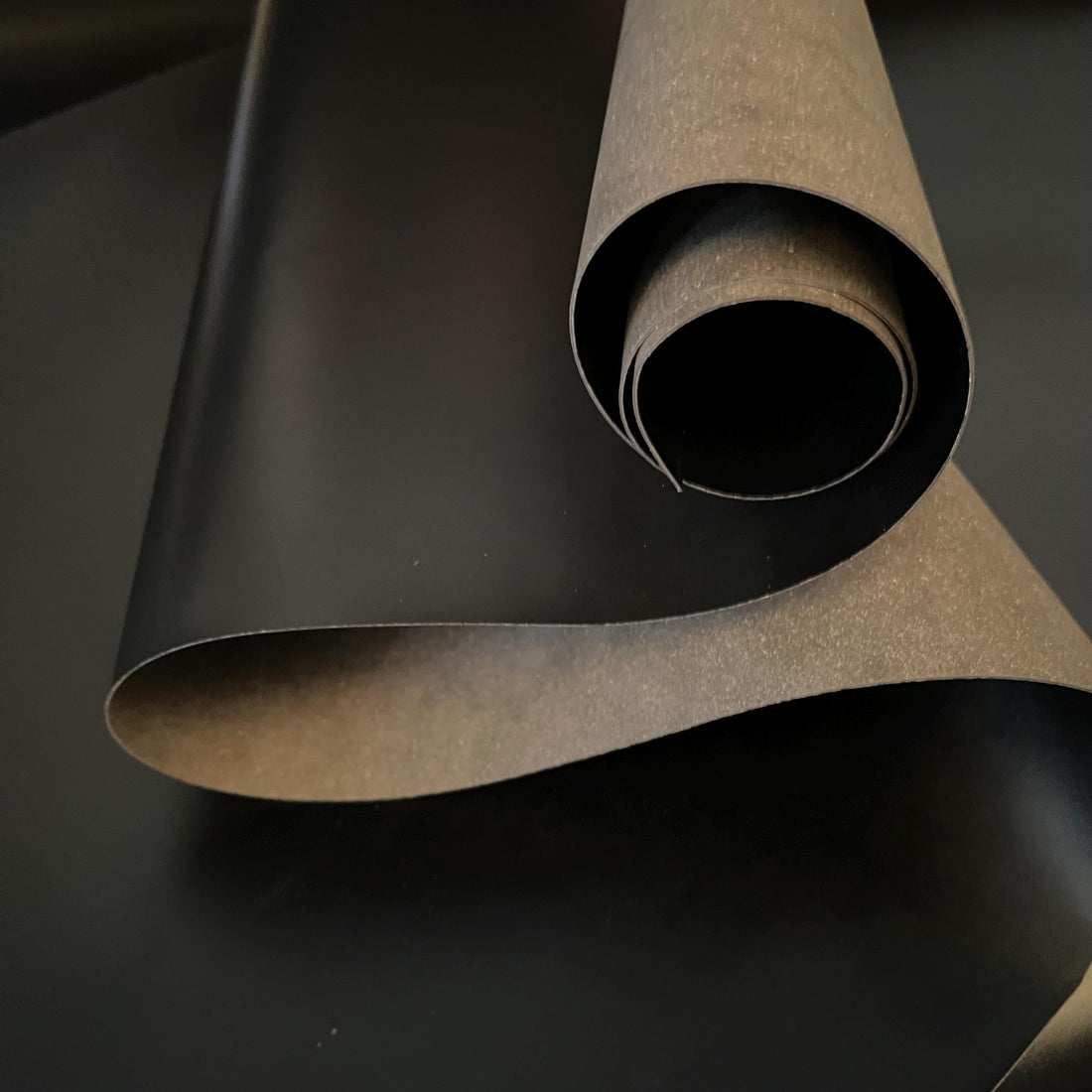 Black Bonded Leather — Salamander Salpa